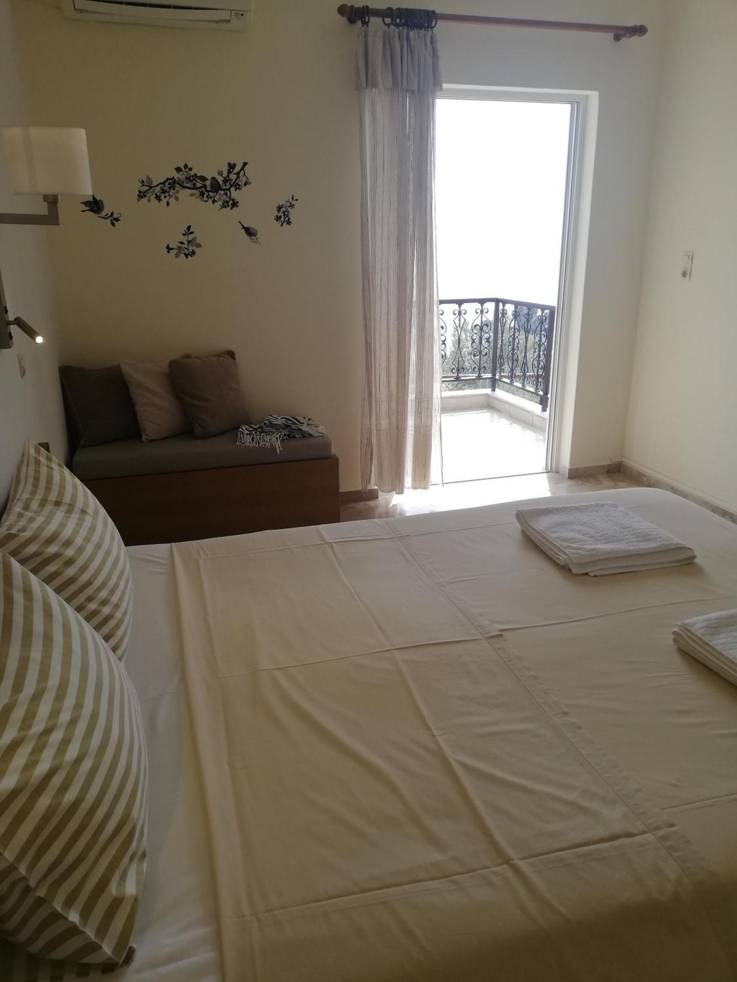 Livikon Studios & Rooms Rodakino Room photo